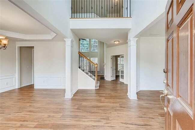 Building Photo - 520 Midhurst Pl