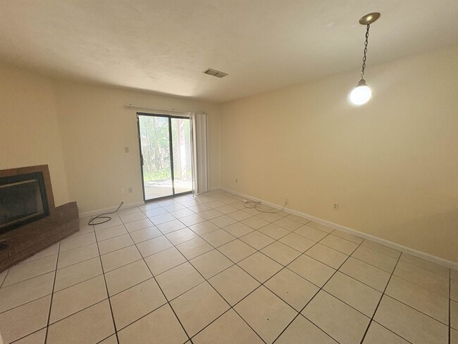 Building Photo - 1858 Sylvan Ct