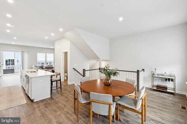 Building Photo - 1750 Blue Spruce St