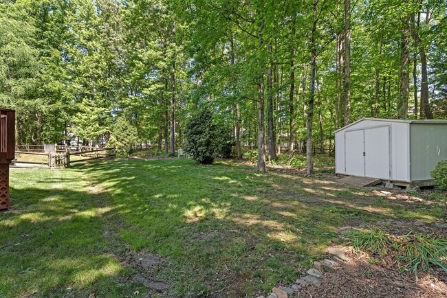 Building Photo - 3 Bedroom w/ 2 car Garage (Landscaping is ...