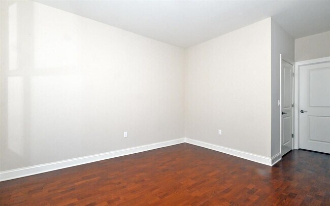 Building Photo - 100 Marshall St