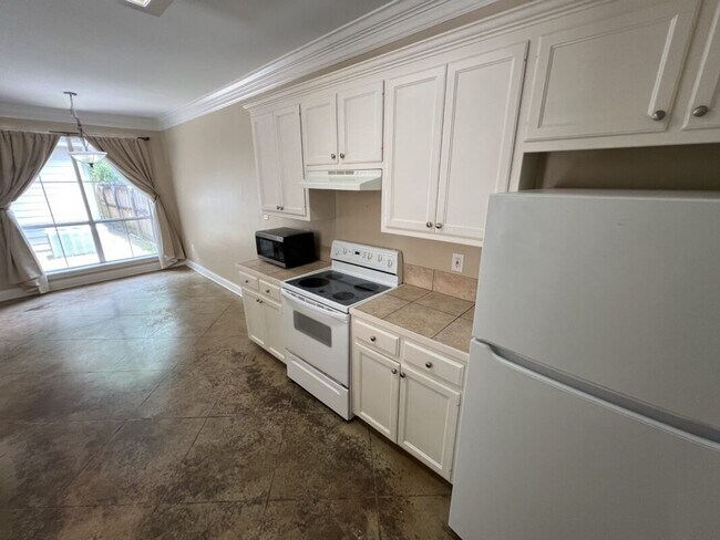 Building Photo - Beautiful 3BR Home in Sought-After Beau Pré off River Rd – Open Floor Plan & Fenced Yard!