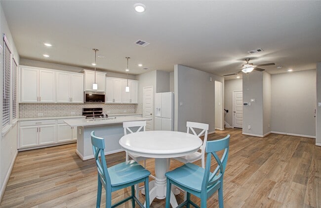 Building Photo - 1525 Parkland Oak Dr