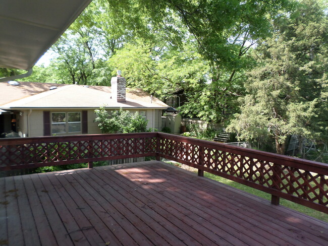 Building Photo - Your home on the west side of Manhattan KS