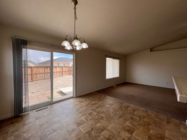 Building Photo - 3 bedroom Home located in the Desert Lakes...