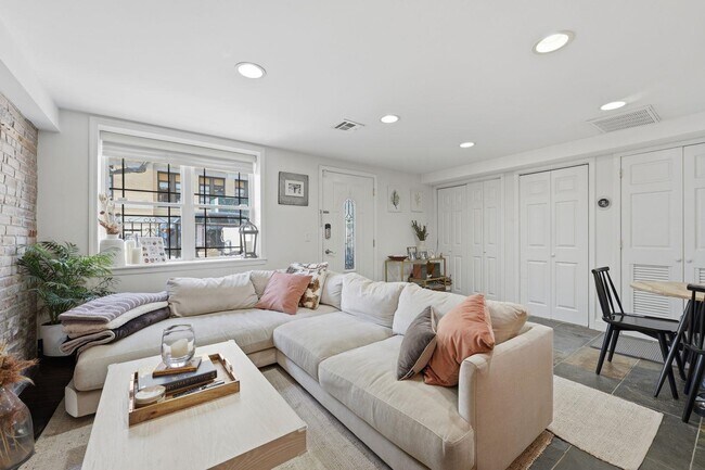 Building Photo - 405 Bloomfield St