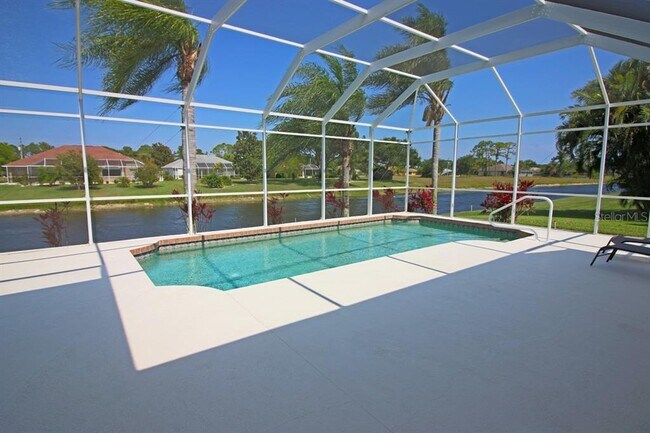 Building Photo - 811 Rotonda Cir