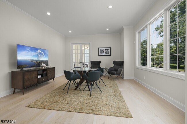 Building Photo - 20 Woodfern Rd