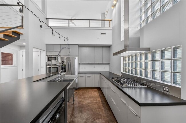 Building Photo - 1960 Bellefontaine St