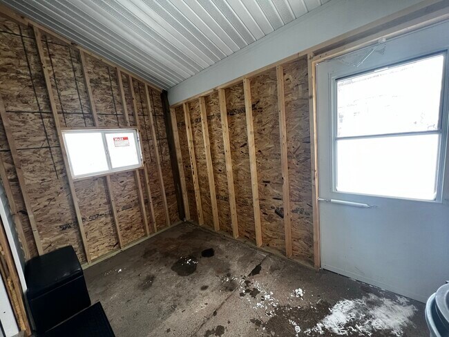 Building Photo - 313 Victoria Ave