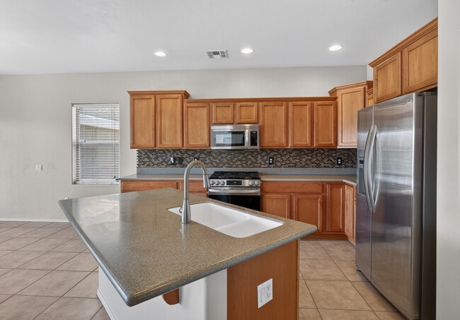 Building Photo - 6028 S Meadow Breeze Dr