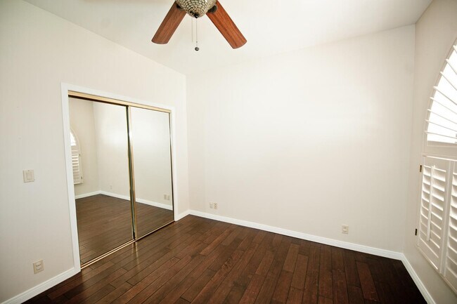 Building Photo - 2322 S Rogers Cir