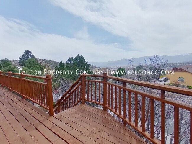 Building Photo - 985 Pulpit Rock Cir S