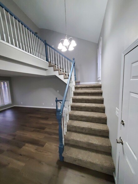 Building Photo - 12 Pebble Ct