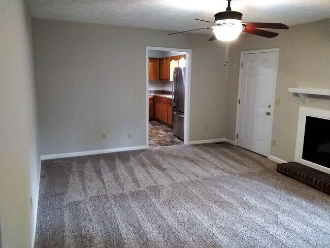 Building Photo - UPDATED & SPACIOUS 3 Bedroom 2 Bathroom home close to SHOPPING & FT BRAGG!!