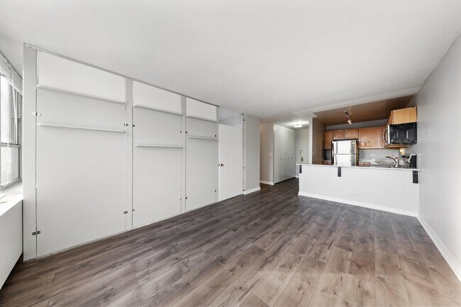 Building Photo - 655 W Irving Park Rd