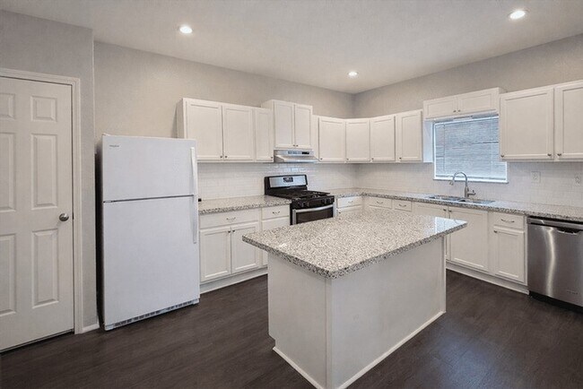 Building Photo - 511 W Cleveland St