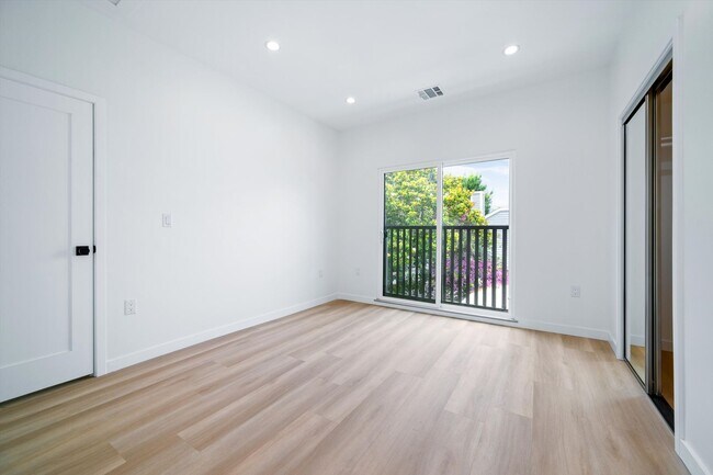 Building Photo - 1840 Stoner Ave