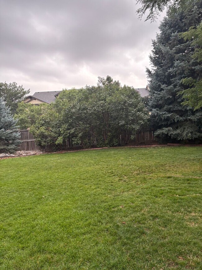 Building Photo - Beautiful Single Family Living In South Su...