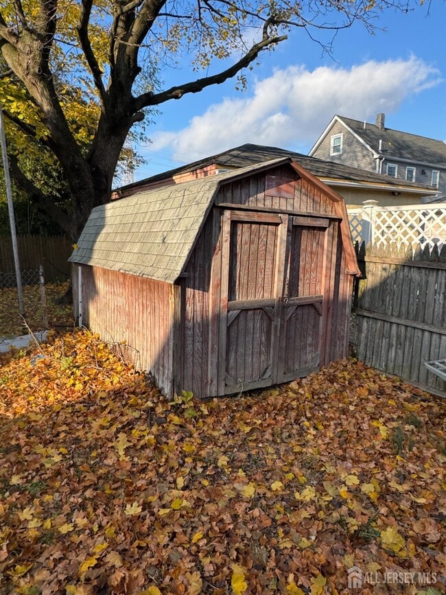 Building Photo - 317 Walnut St