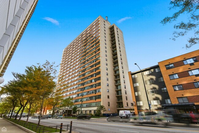 Building Photo - 6030 N Sheridan Rd