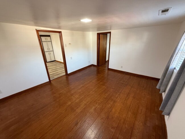 Building Photo - 320 Carter Ave