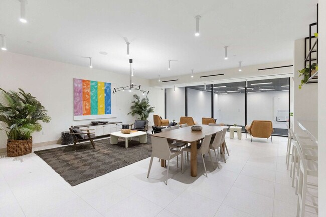 Building Photo - 225 N Miami Ave