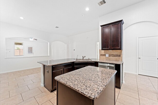 Building Photo - 5610 Glenfield Spring Ln
