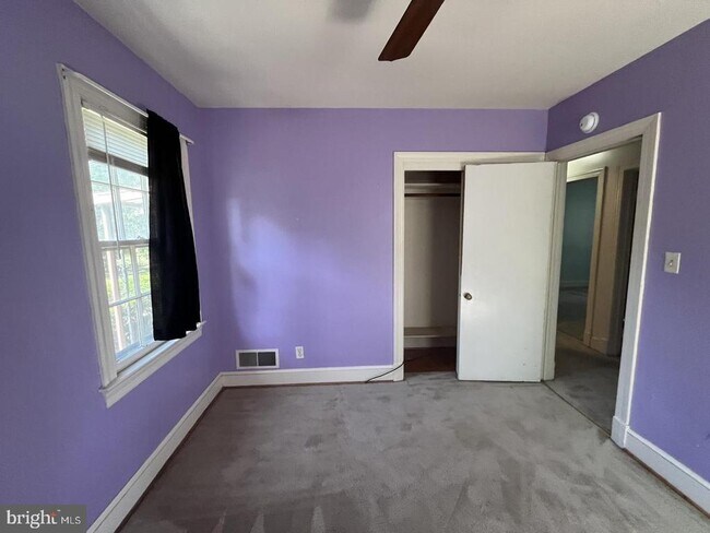 Building Photo - 4906 Hood Dr