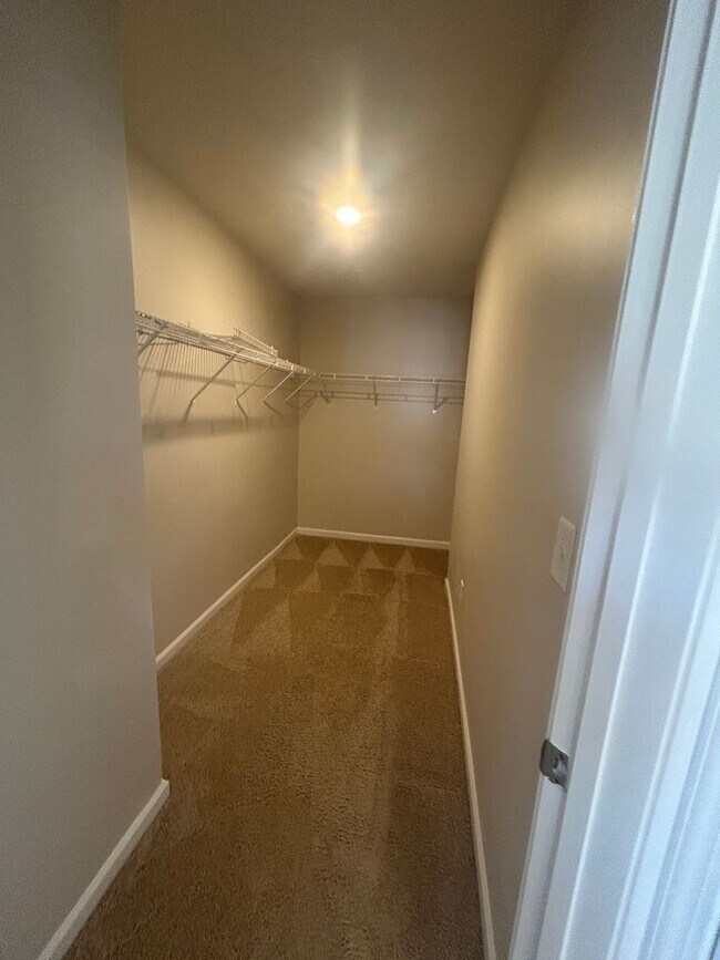 Building Photo - Modern Fountain Park Townhome with Open Floor Plan & 9’ Ceilings