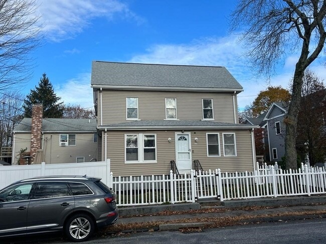 Building Photo - 358 Hunnewell St
