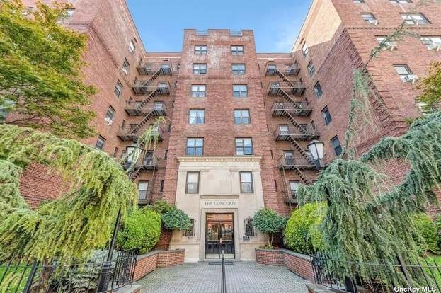 Primary Photo - 21-17 31st Ave