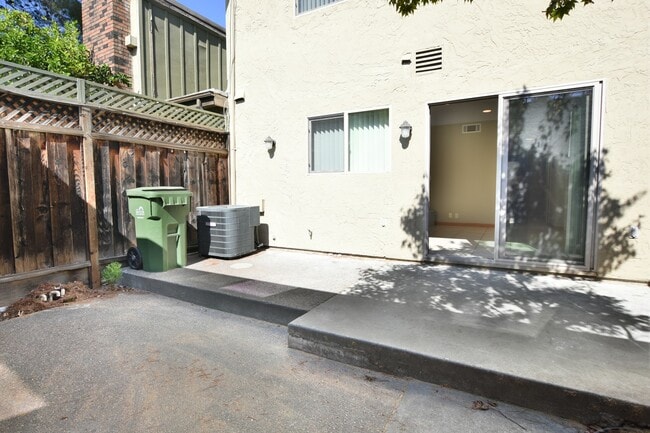 Building Photo - Updated 4 Bedroom, 2.5 Bathroom Townhouse in North San Jose