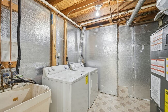 Building Photo - 14126 Red River Dr