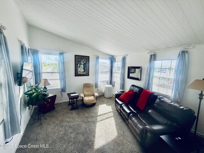 Building Photo - 2399 Coconut Palm Dr