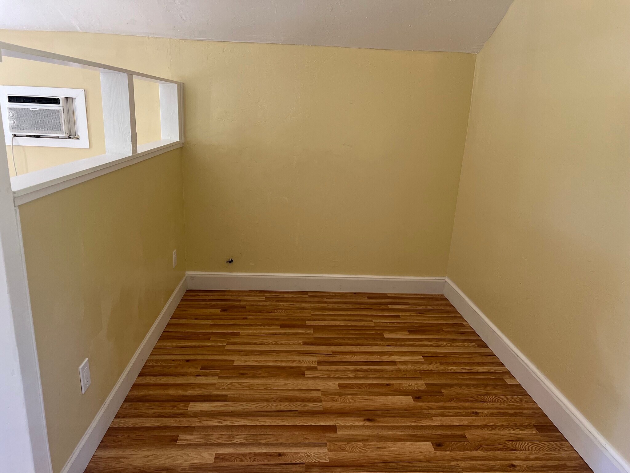 Building Photo - 1310 Los Robles Blvd