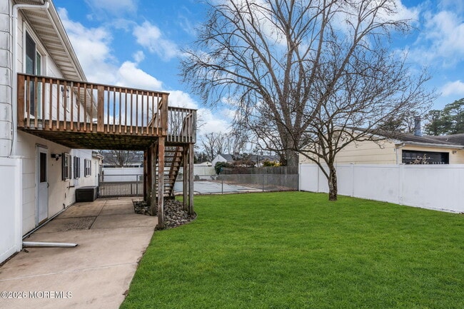 Building Photo - 613 Champlain St