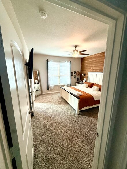 Master Bedroom - 834 Ross Rd