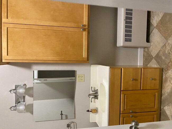 Building Photo - 109 S Main St