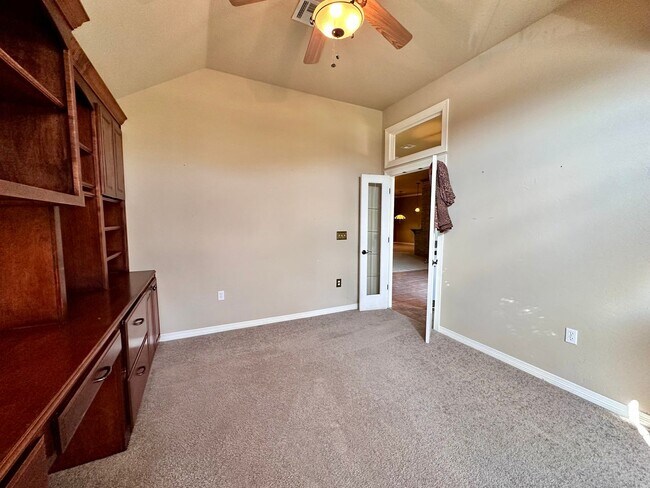 Building Photo - Charming 3-Bedroom Home with View in Moore, OK - Move In Deposit-Free! (If Qualified)