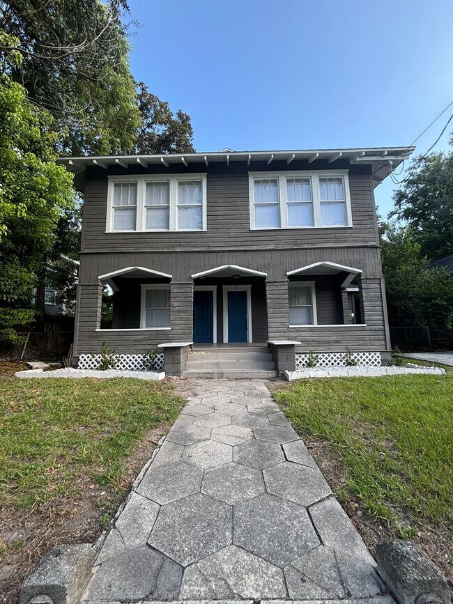Building Photo - 2561 Rosselle St