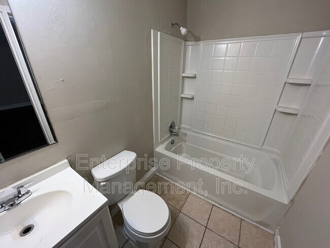Building Photo - 424 Deerskin Dr