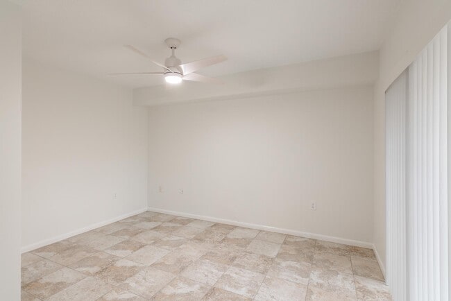 Building Photo - 1607 16th Ln