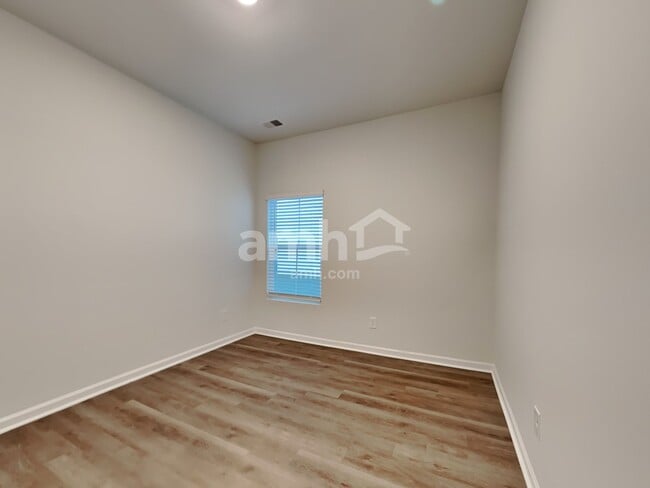 Building Photo - 306 Squire Pope Rd