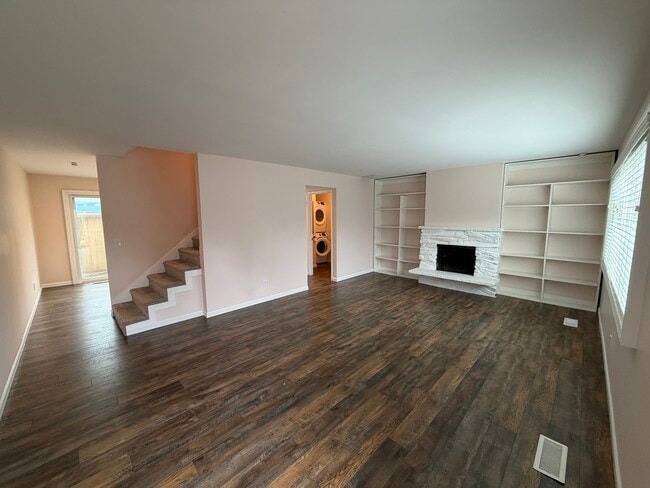 Building Photo - 2095 S Kent Des Moines Rd