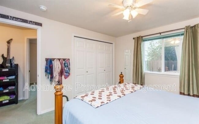 Building Photo - 3122 30th Ave SE