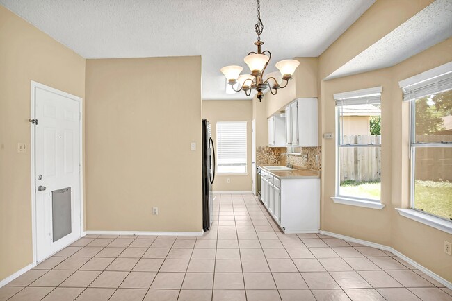 Building Photo - 16412 Framingham Cir