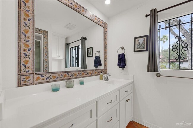 Building Photo - 24 Sunflower Ave