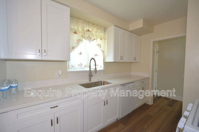 Building Photo - 4511 S A St