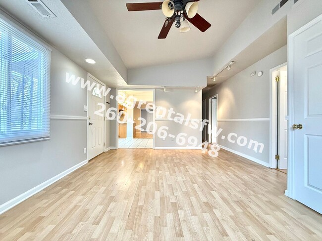 Building Photo - 3 Bedroom House